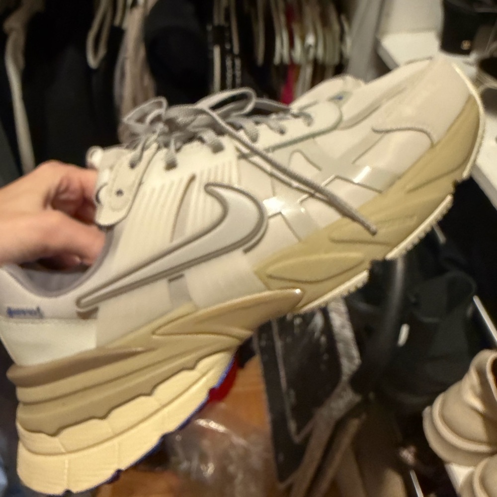 Nike Women's V2k Run Gore-Tex Sneakers - Beige and Blue